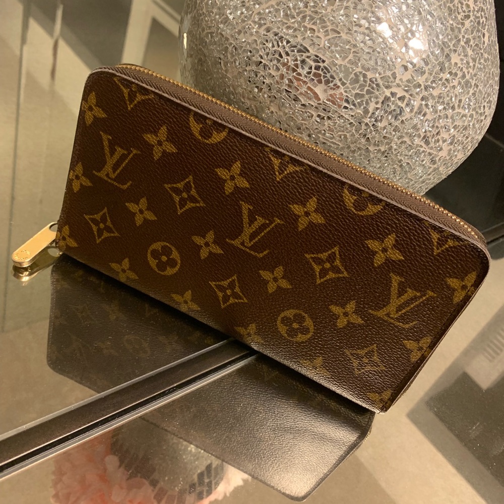 SOLD****Louis Vuitton long zippy organizer wallet